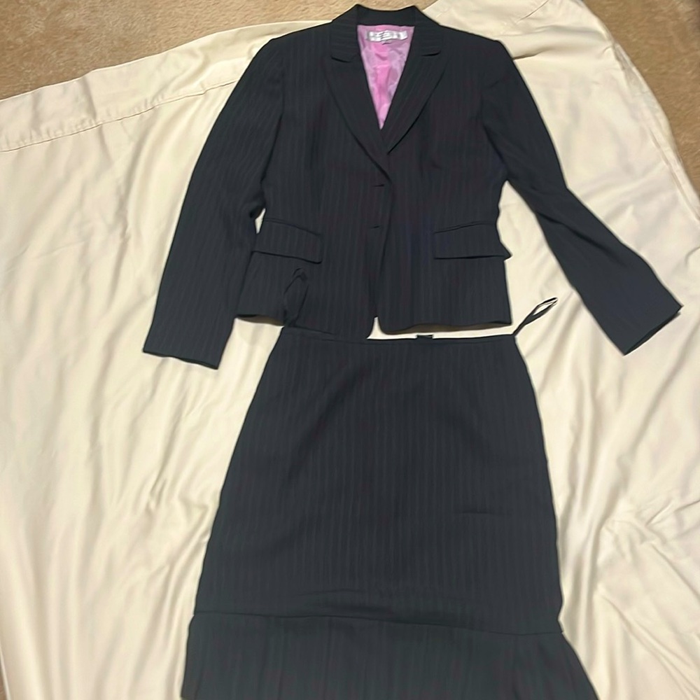 Tahari 3 piece suite